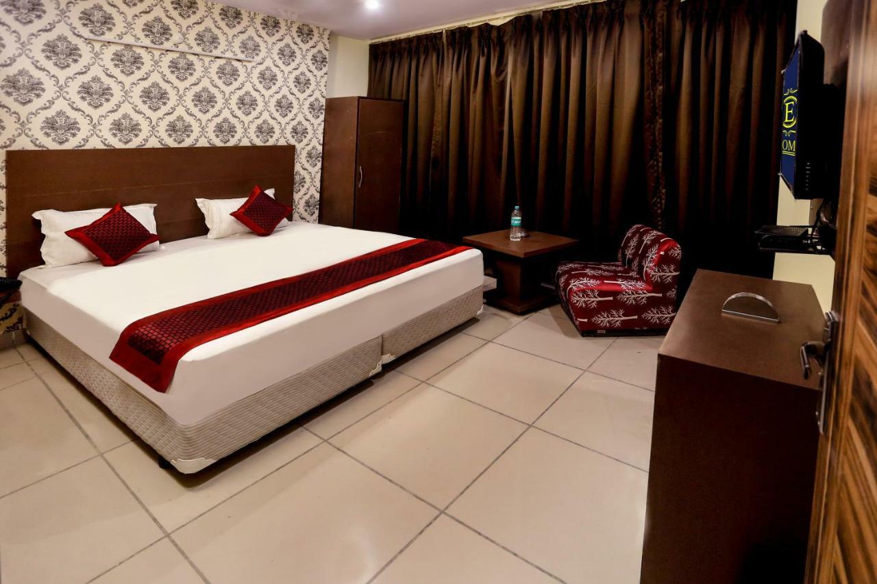 Airport Hotel Edge Home Stay Нью-Делі Екстер'єр фото