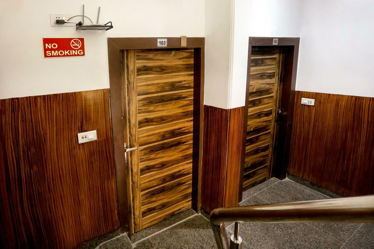 Airport Hotel Edge Home Stay Нью-Делі Екстер'єр фото