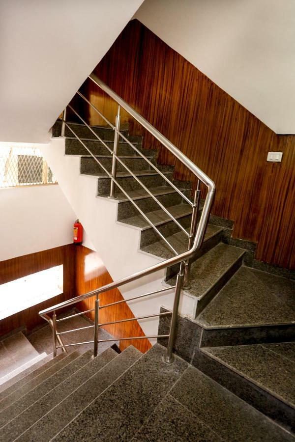 Airport Hotel Edge Home Stay Нью-Делі Екстер'єр фото