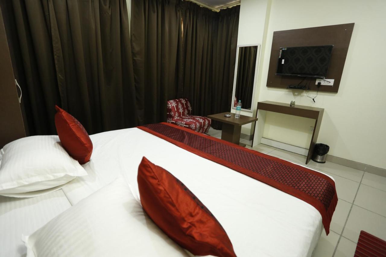 Airport Hotel Edge Home Stay Нью-Делі Екстер'єр фото