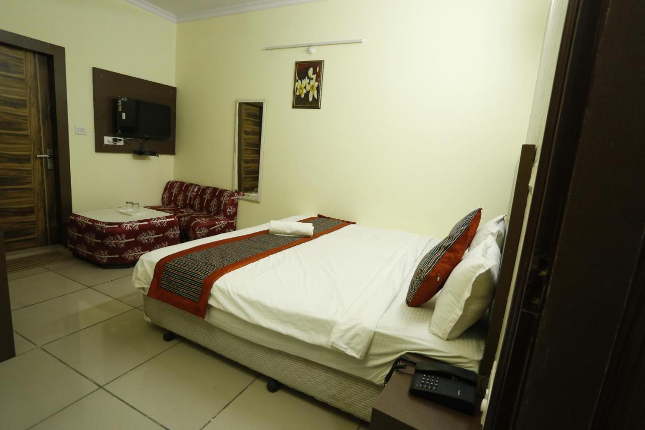 Airport Hotel Edge Home Stay Нью-Делі Екстер'єр фото