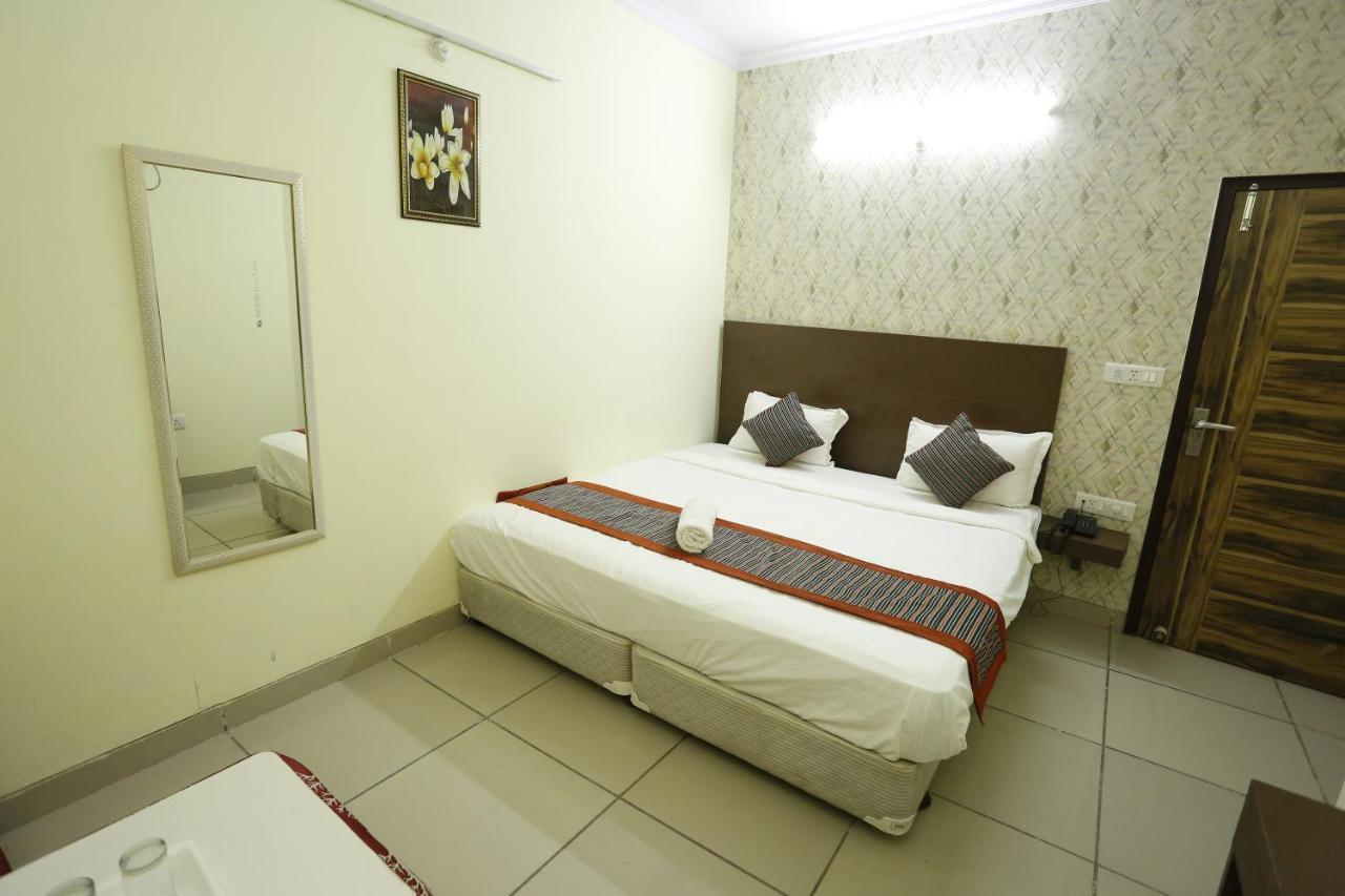 Airport Hotel Edge Home Stay Нью-Делі Екстер'єр фото