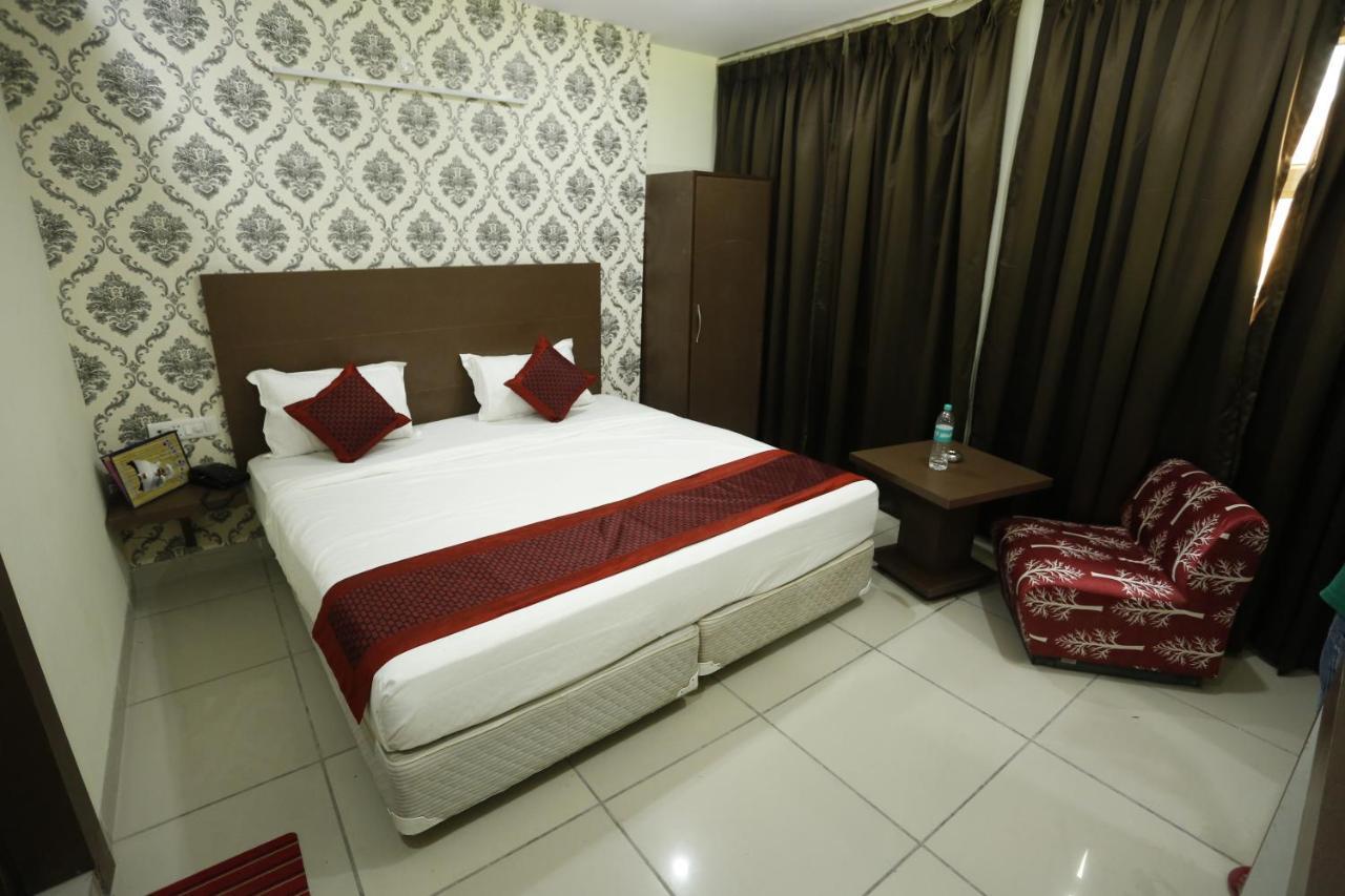 Airport Hotel Edge Home Stay Нью-Делі Екстер'єр фото